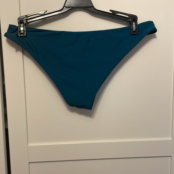 Zaful seamless bikini bottom. Size M. Worn a couple of times. Great condition! - Picture 2 of 5